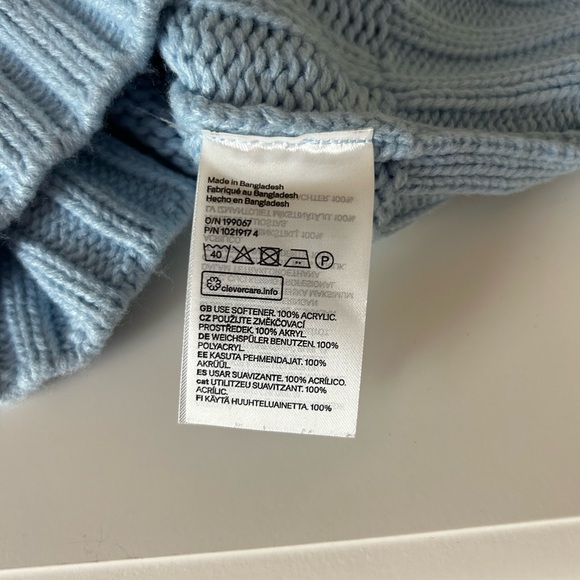 H&M light blue turtleneck sweater vest, size M - Picture 5 of 5